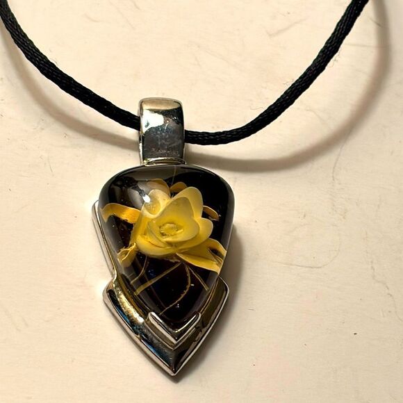 Black crafted glass floral pendant with reverse etched design on black cord - Picture 1 of 7